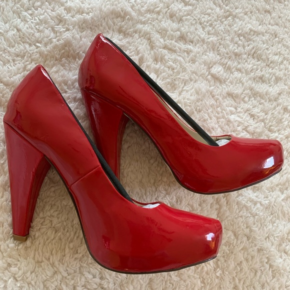 NILS Shoes - 💃BOGO FREE Red Pumps High Heels New in Package